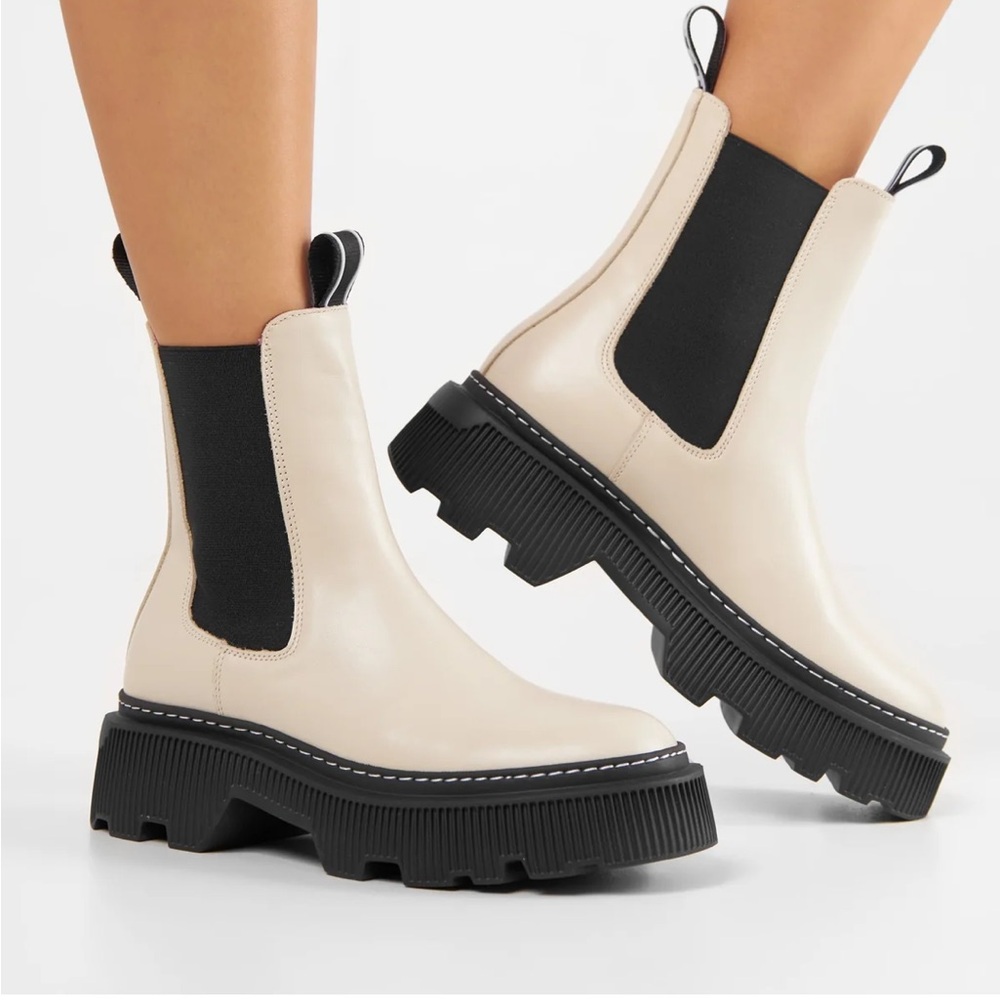 LÄST LAST Trixy Leather Chelsea Chunky Sole Pull On Boots 37 US 6.5 Ecru